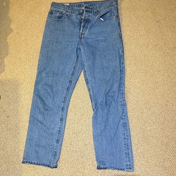 Levi’s W 501 Straight Leg Light Wash - Picture 2 of 9